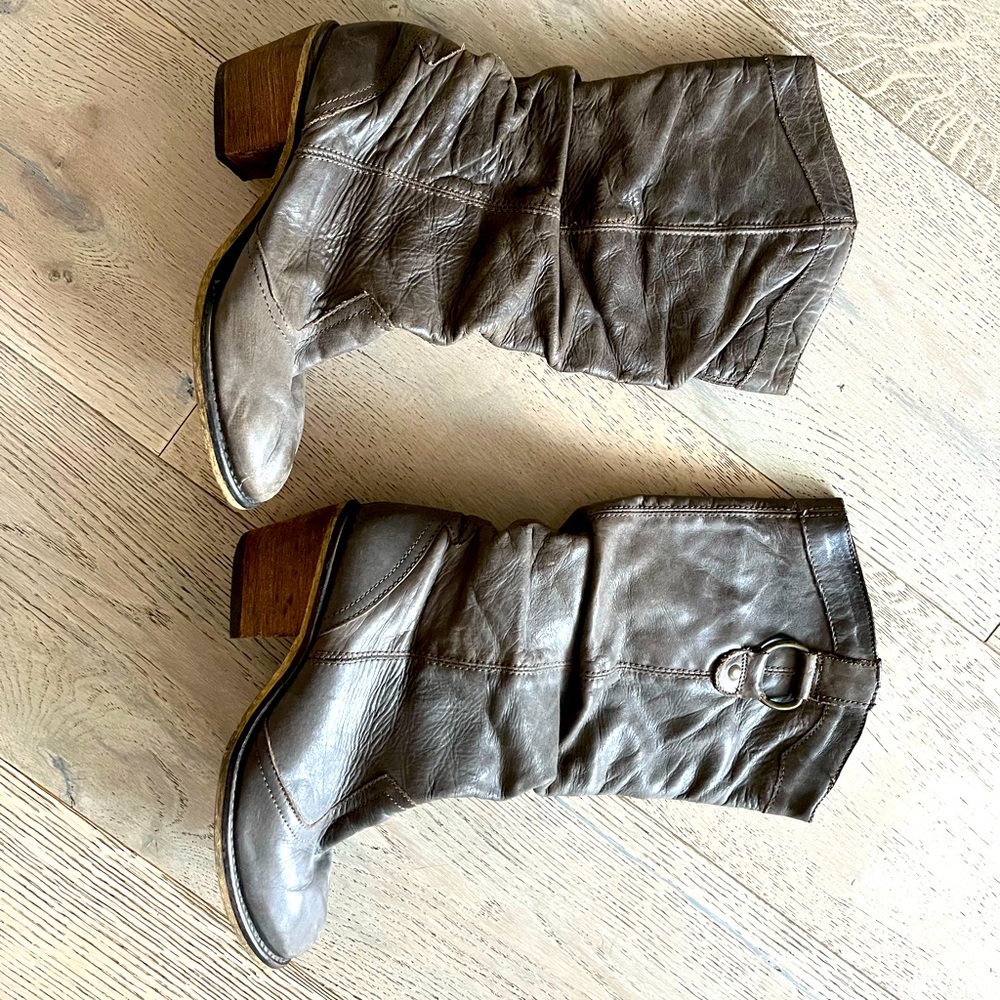 Womens cowboy boots size 7